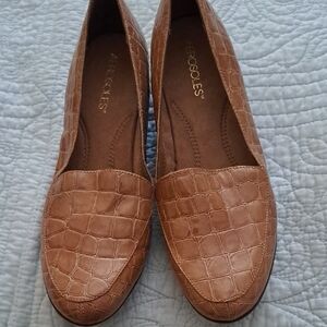 AEROSOLES Women's Brown Croc-Embossed Loafers